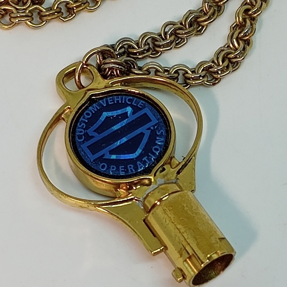 * Harley Davidson CVO Custom Vehicle Operations Gold Tone Key Necklace - Picture 1 of 4